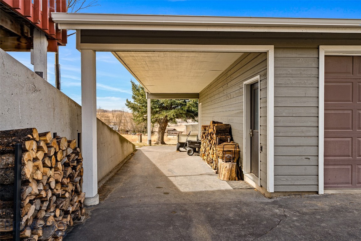 1080 Upper Tom Burke Road Property Photo 11