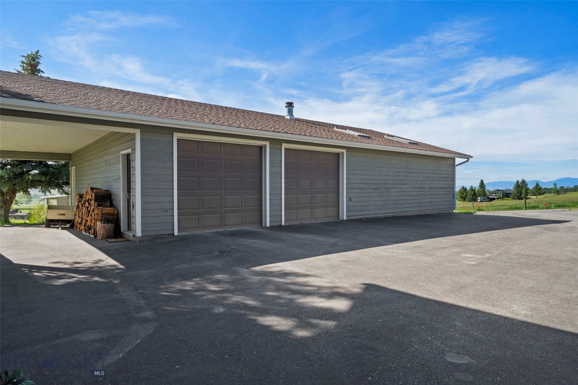 1080 Upper Tom Burke Road Property Photo 12