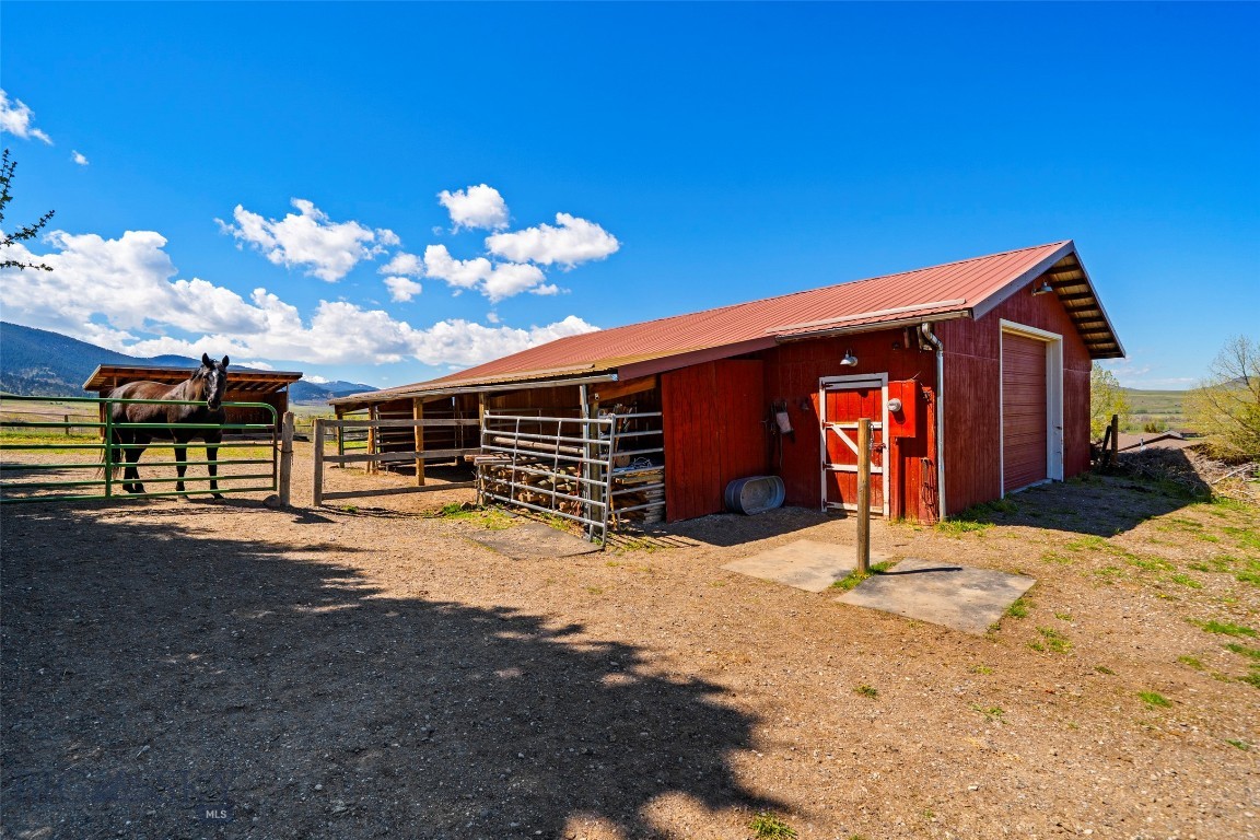 1080 Upper Tom Burke Road Property Photo 14