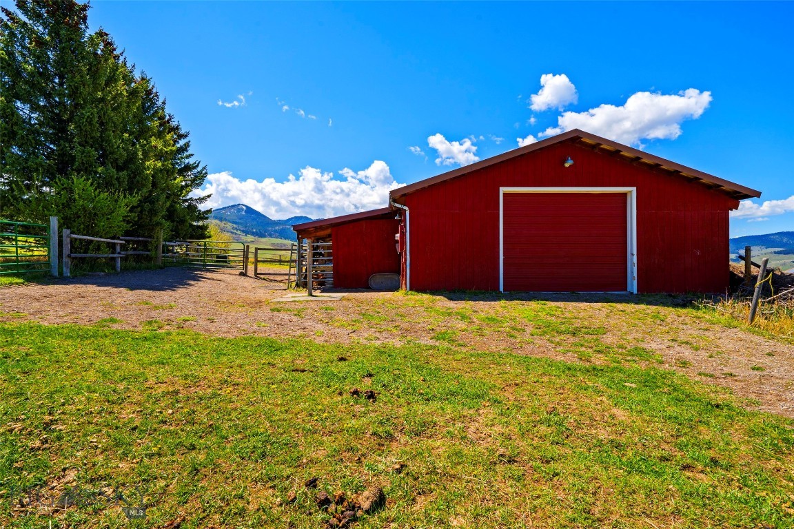 1080 Upper Tom Burke Road Property Photo 15