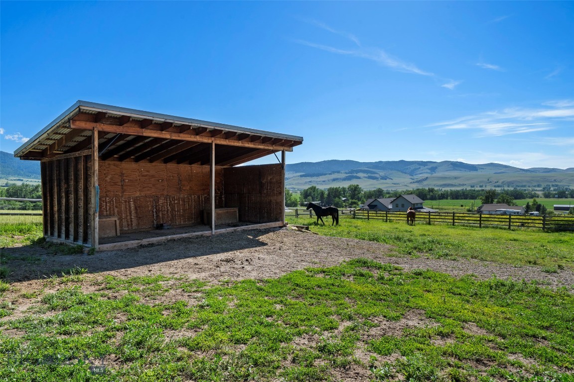 1080 Upper Tom Burke Road Property Photo 19