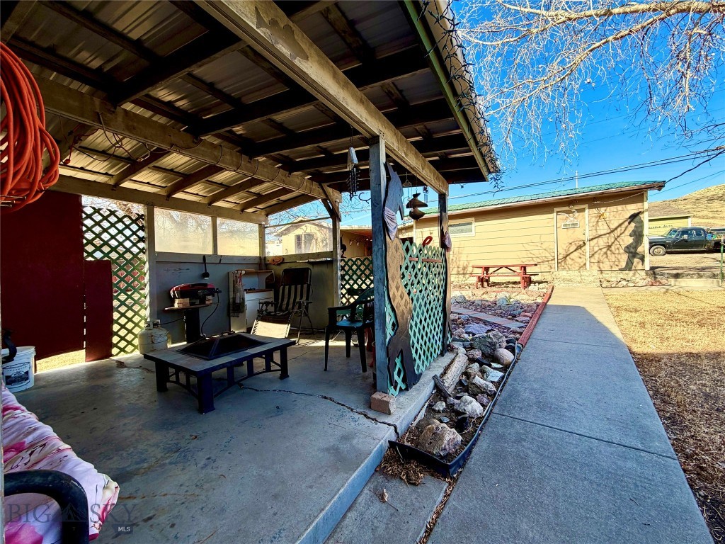 1122 Saint Charles Street Property Photo 10