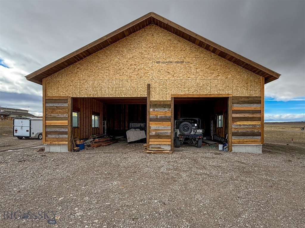 1371 Whoop Up Trail Property Photo 4