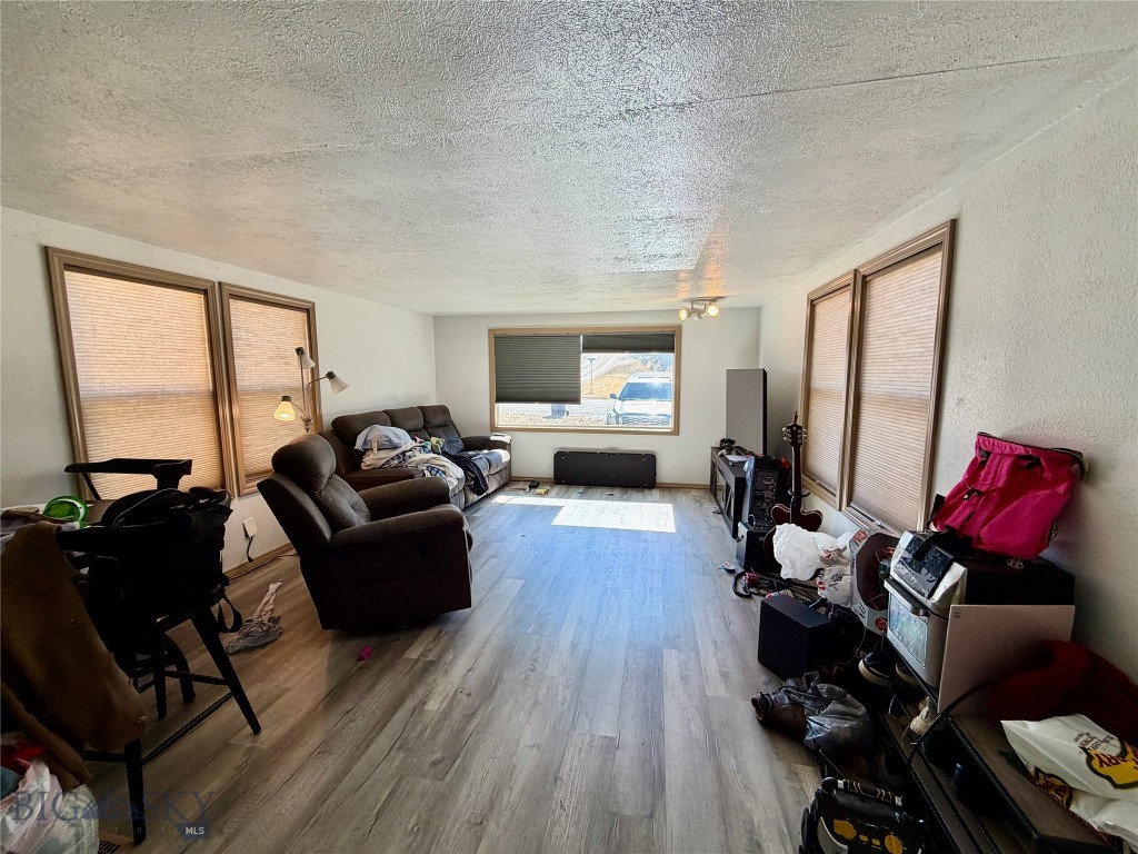 1025 Montana Avenue Property Photo 7