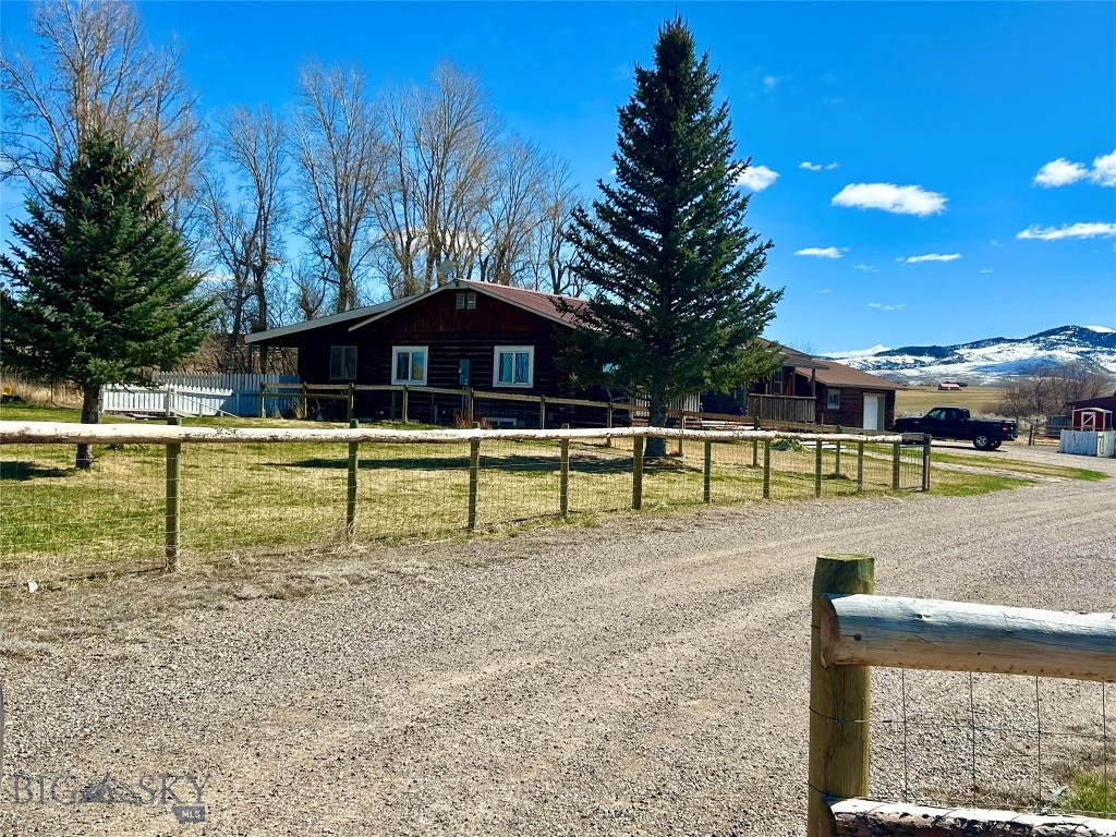 3957 Blacktail Road Property Photo 2