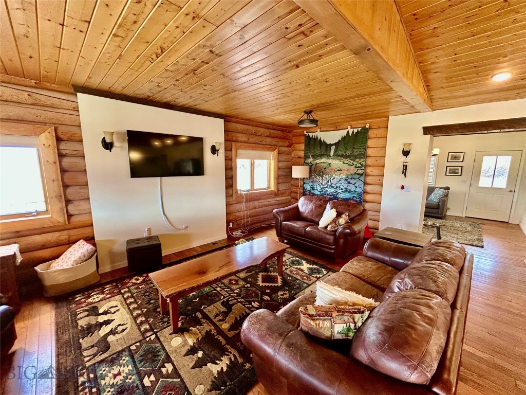 3957 Blacktail Road Property Photo 8