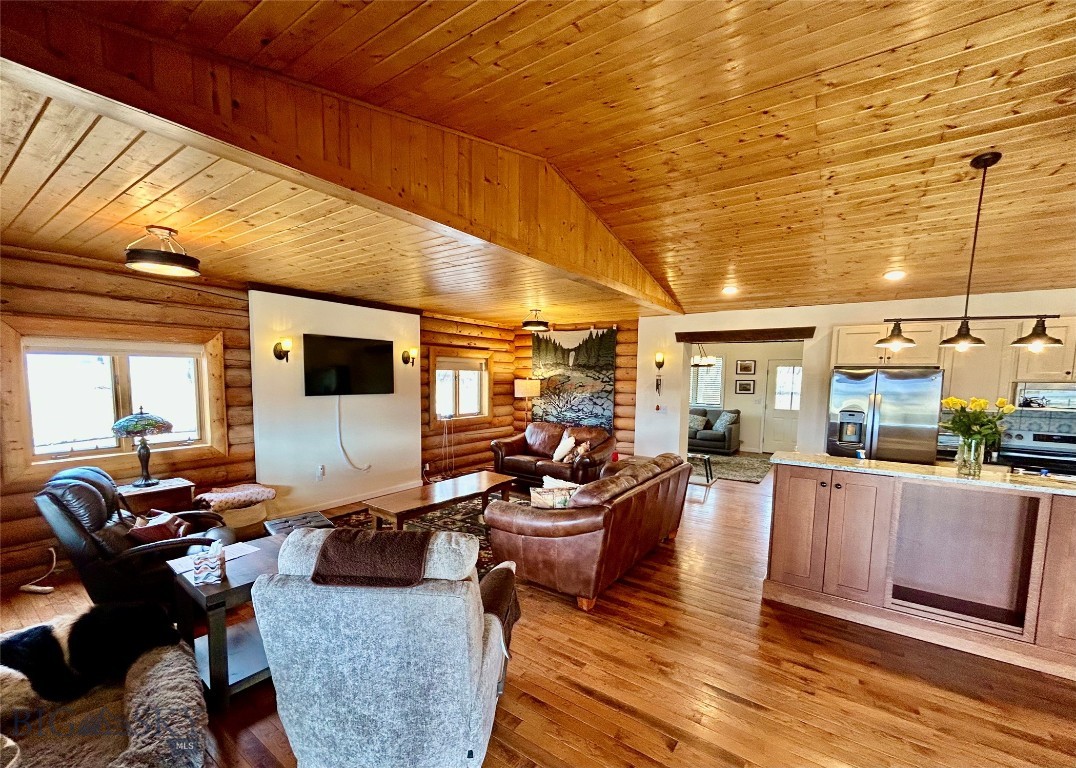 3957 Blacktail Road Property Photo 10