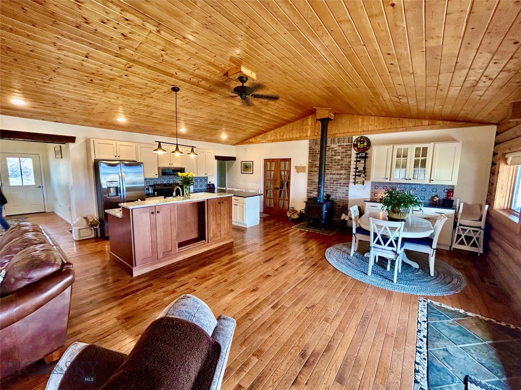 3957 Blacktail Road Property Photo 12