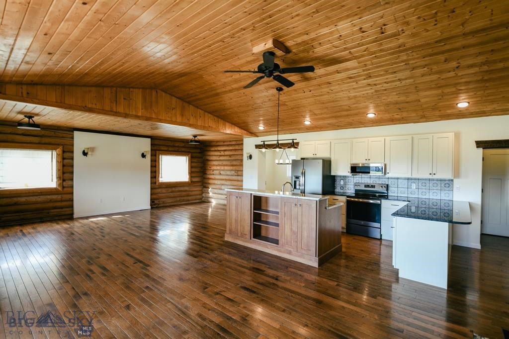 3957 Blacktail Road Property Photo 13