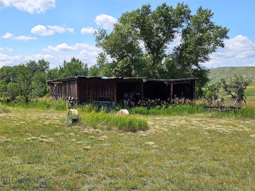 84 Hwy 191 Property Photo 6