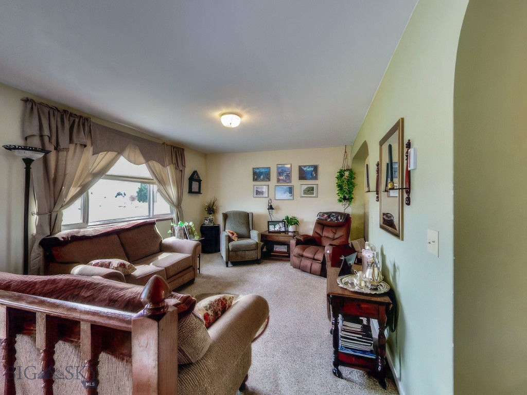 214 Beaverhead Lane Property Photo 4