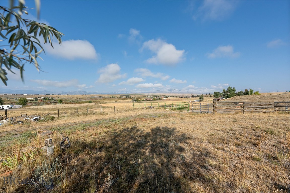 23 Holdsworth Road Property Photo 17