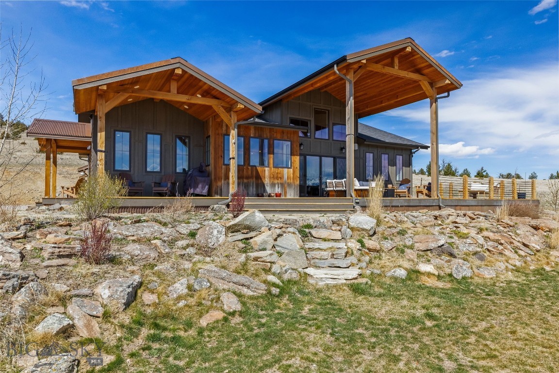 108 Deerfoot Trail Property Photo 3