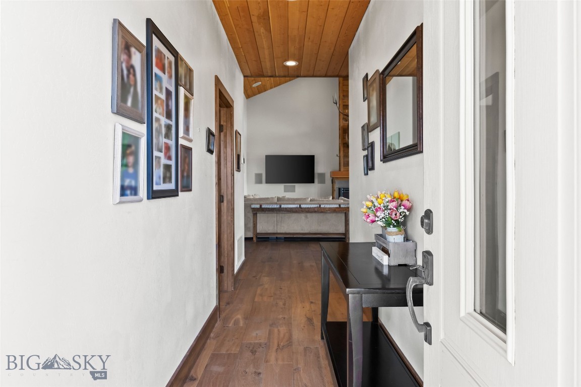 108 Deerfoot Trail Property Photo 12