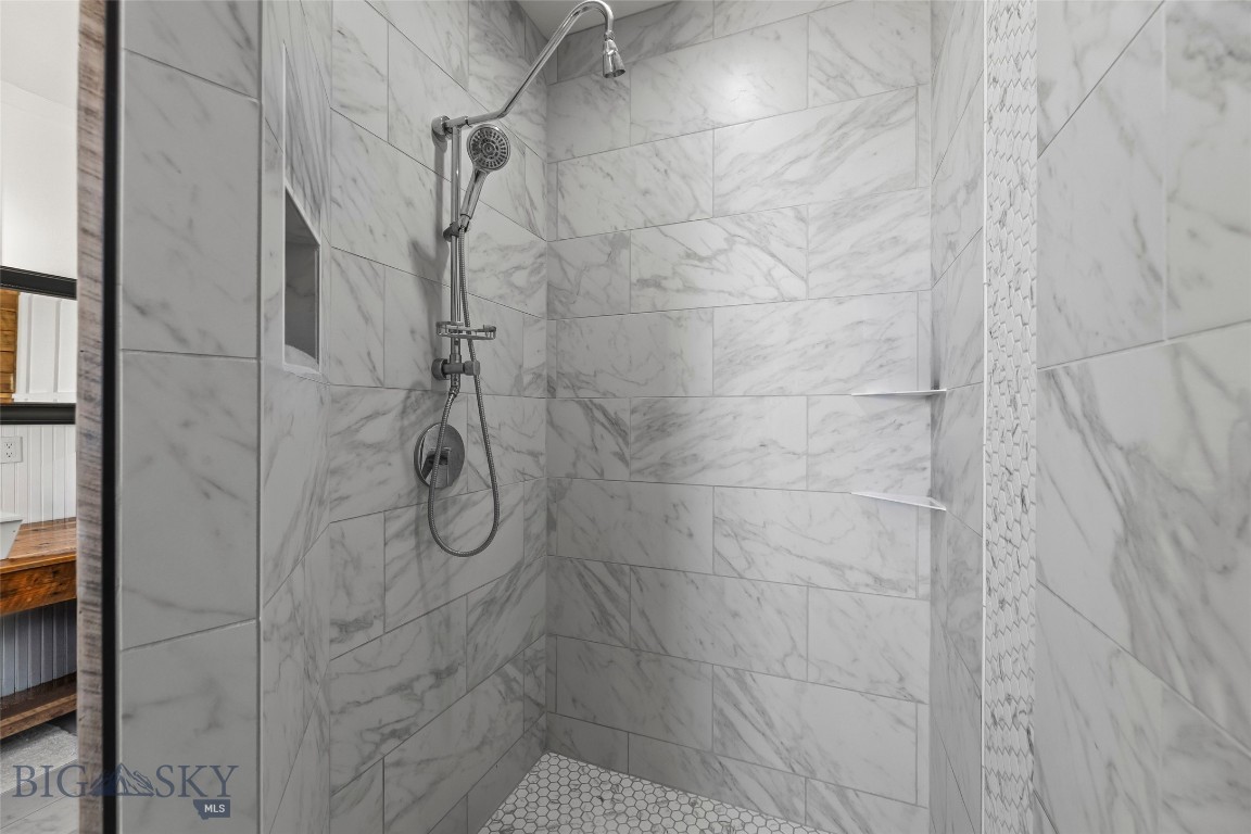 108 Deerfoot Trail Property Photo 40