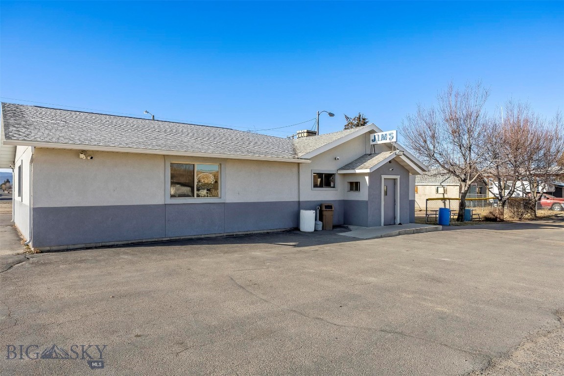 2740 Elm Street Property Photo 2