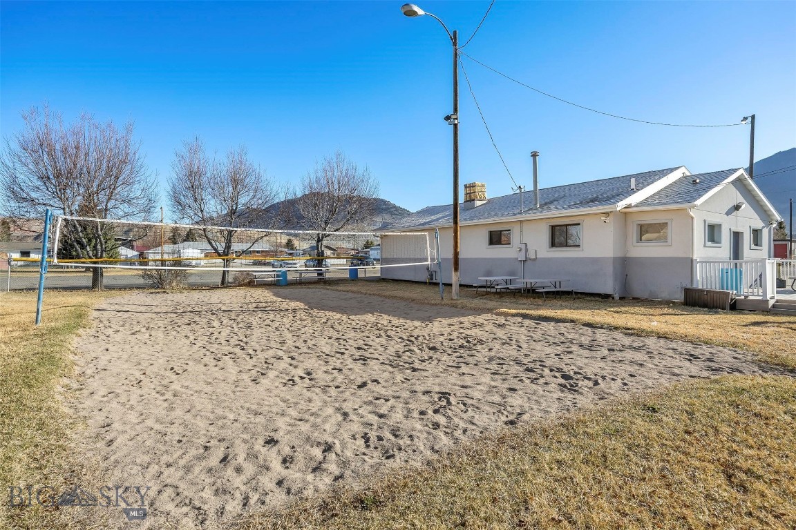 2740 Elm Street Property Photo 4
