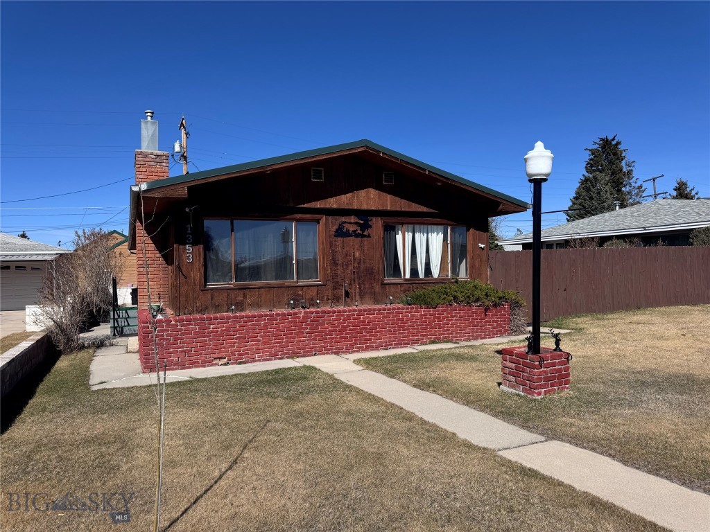 1353 Dewey Property Photo 1