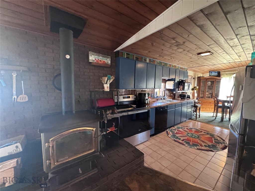 1353 Dewey Property Photo 21