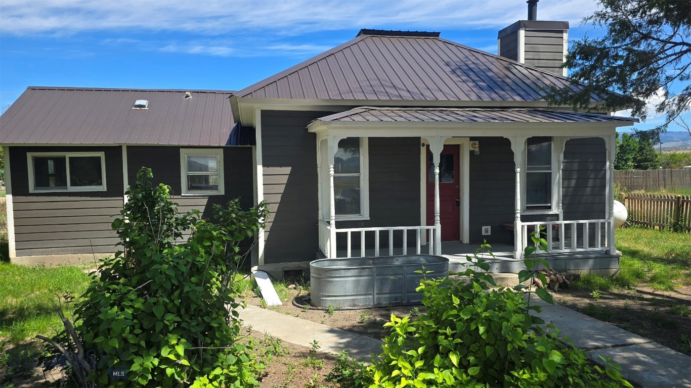 5 Front Street Property Photo 1