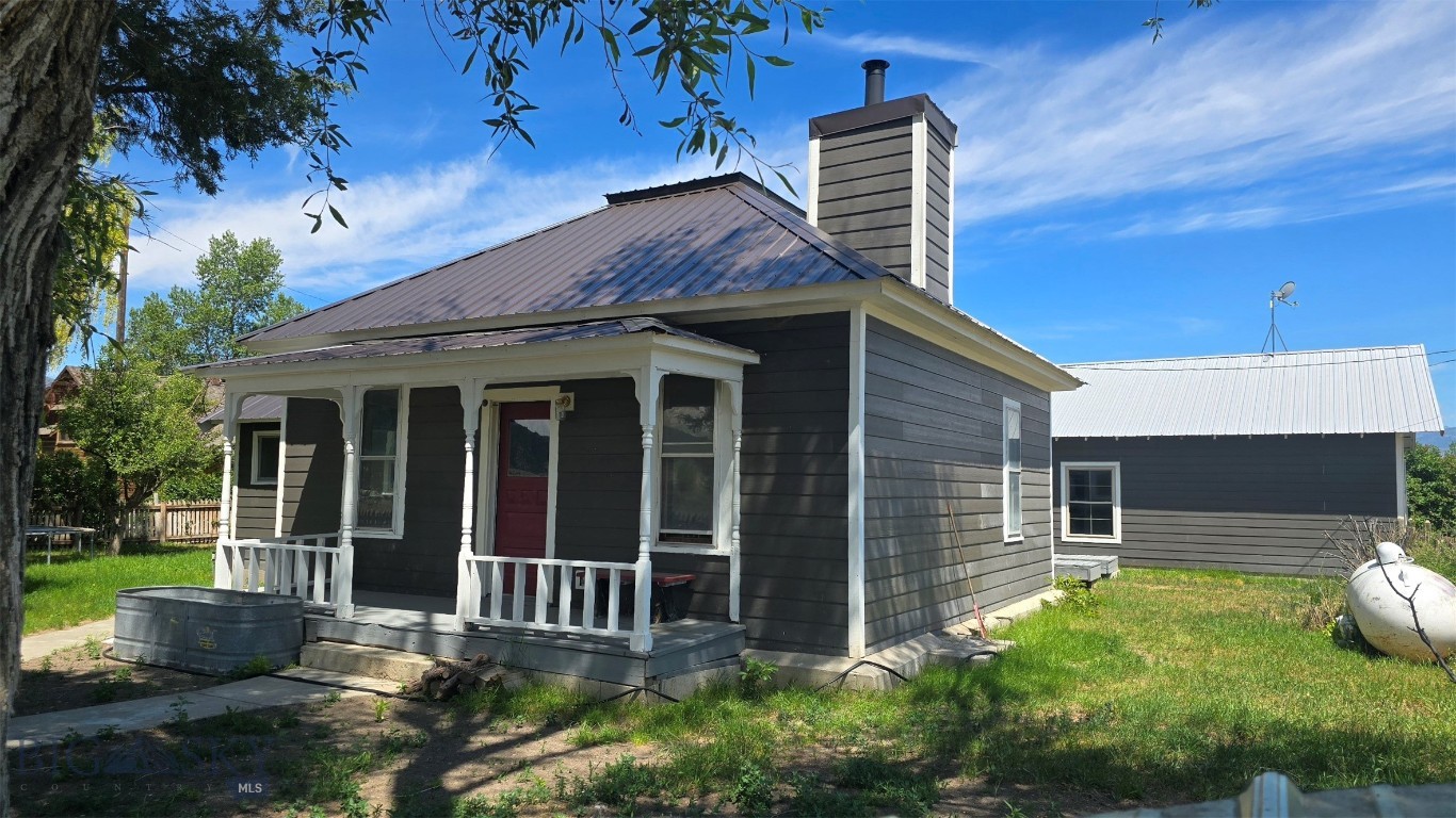 5 Front Street Property Photo 2