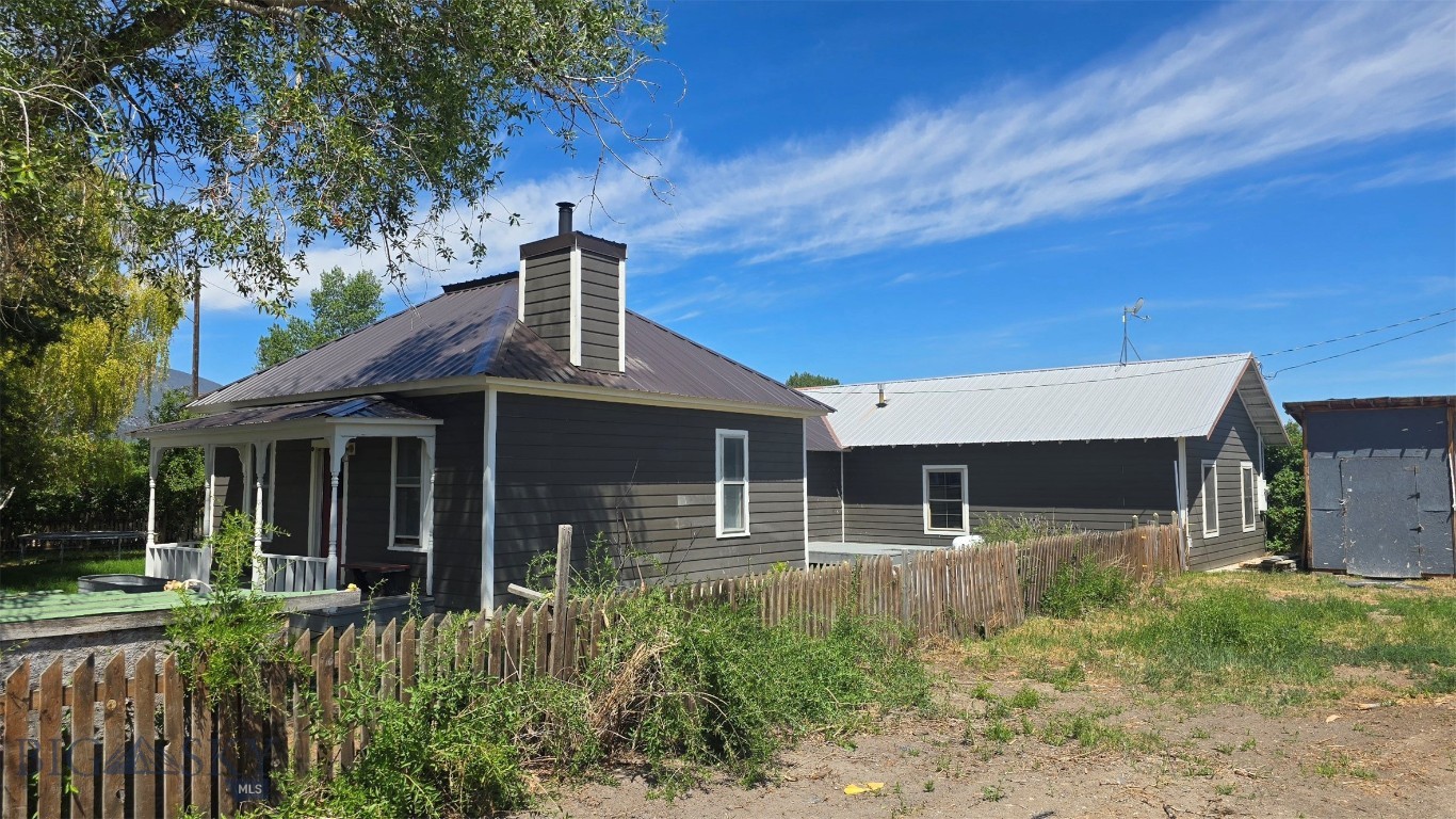 5 Front Street Property Photo 3