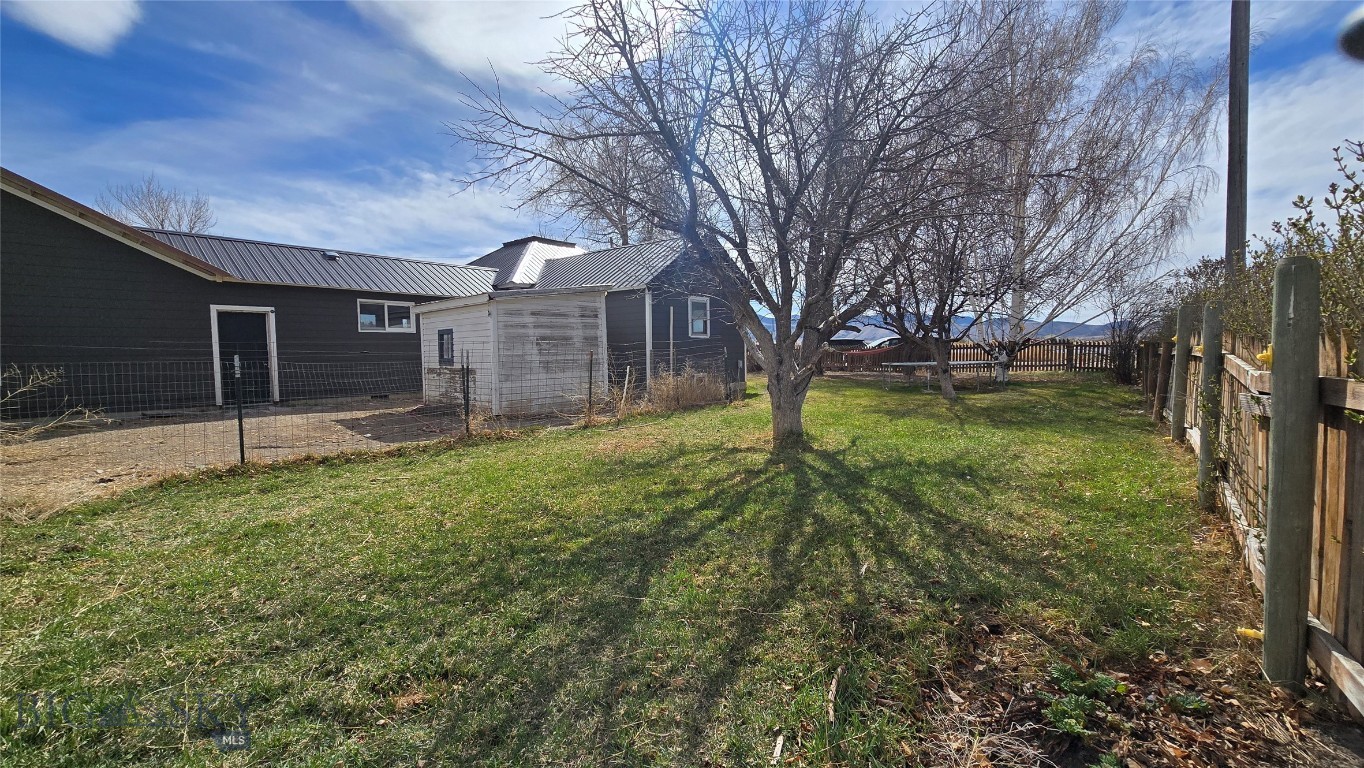 5 Front Street Property Photo 4