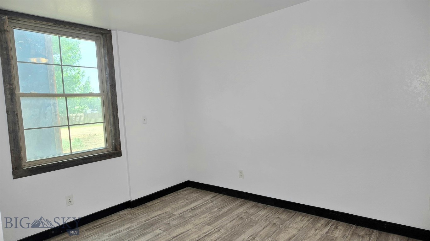 5 Front Street Property Photo 41