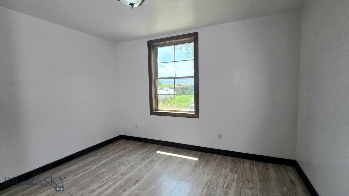5 Front Street Property Photo 42