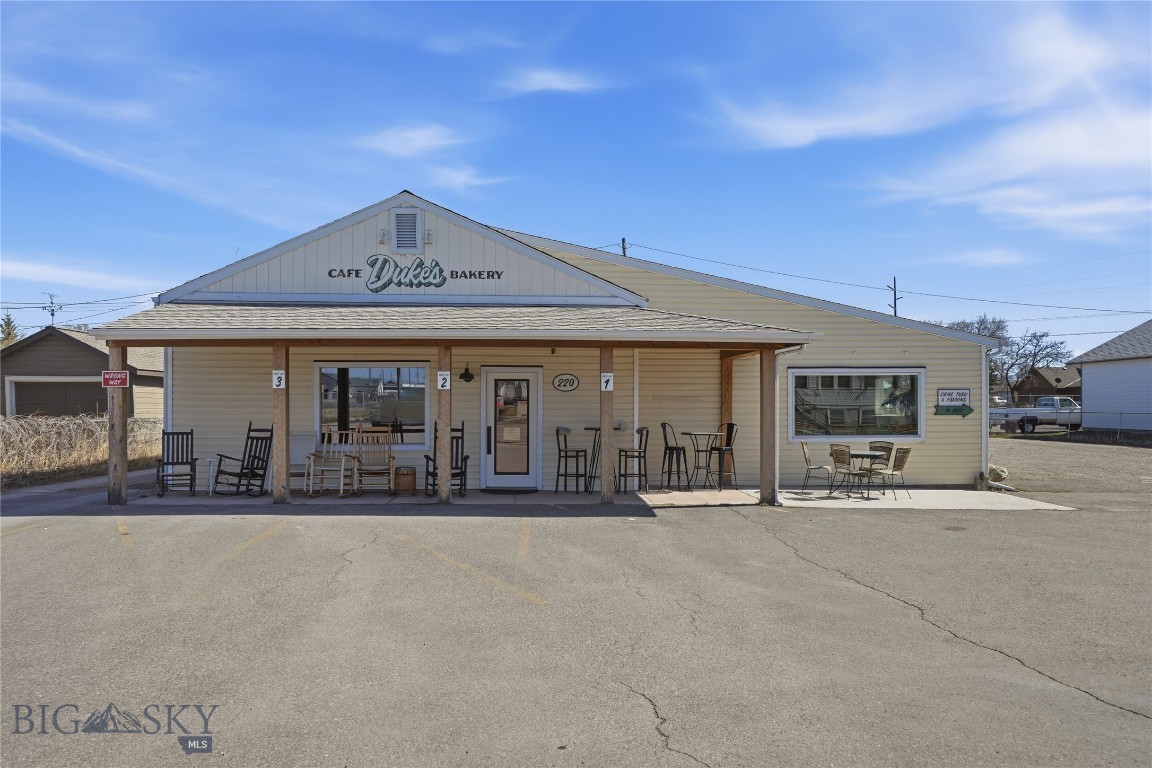 220 S Broadway Street Property Photo 1
