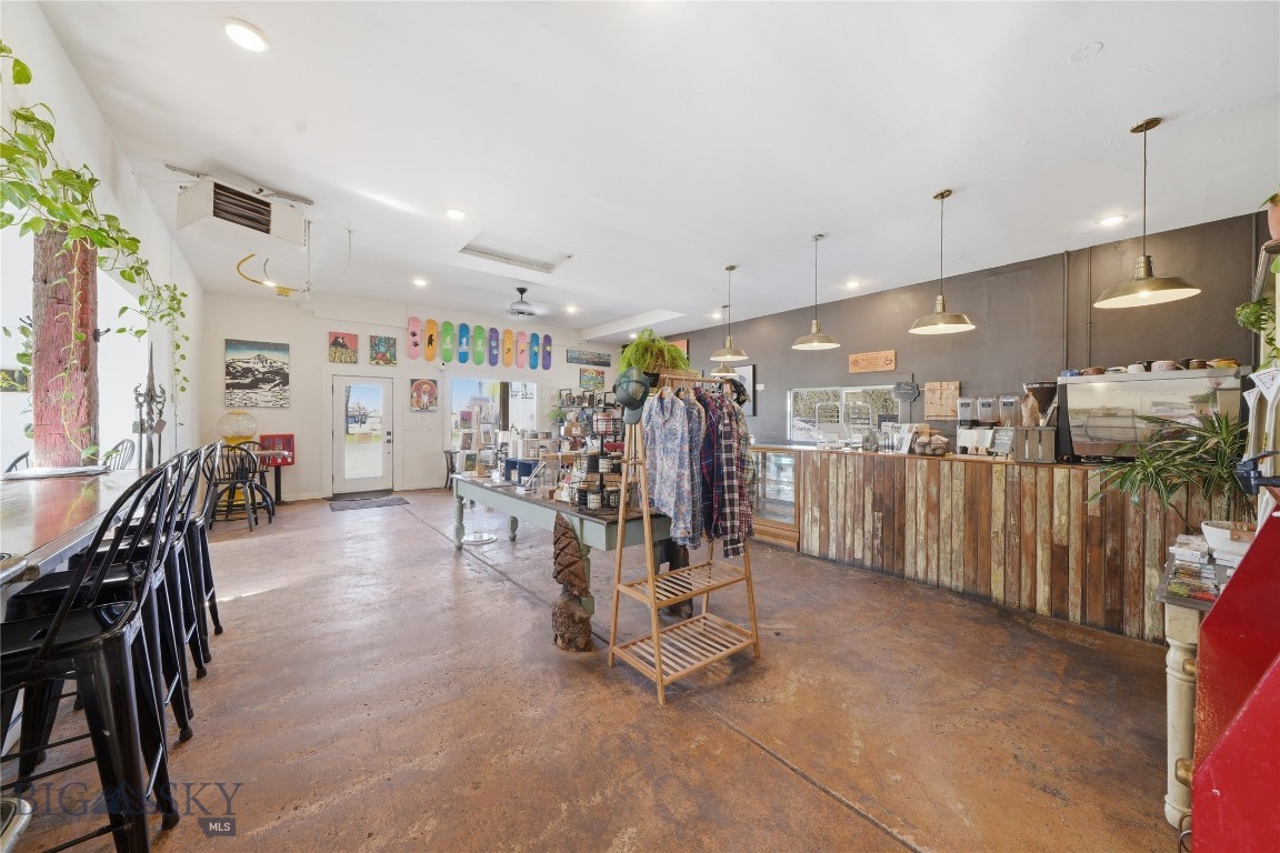 220 S Broadway Street Property Photo 6