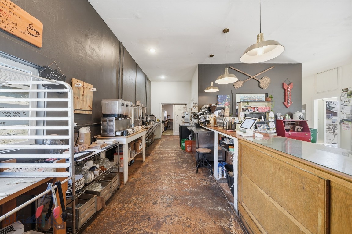 220 S Broadway Street Property Photo 7