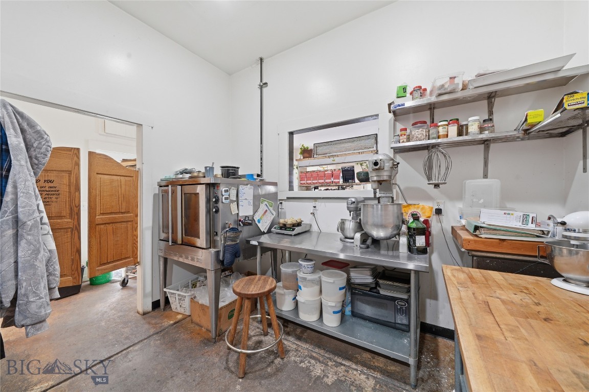 220 S Broadway Street Property Photo 10
