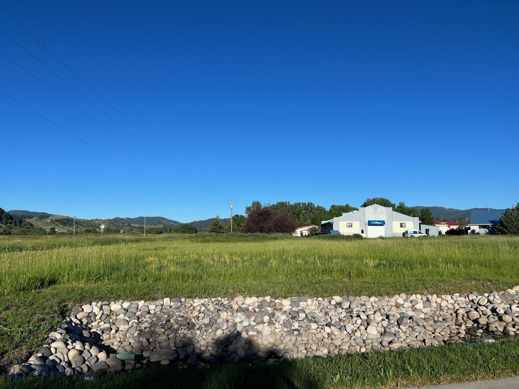 710 Osterman Property Photo 6