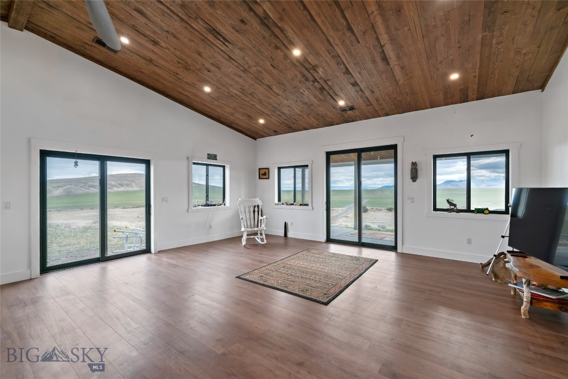 23 Windflower Property Photo 2