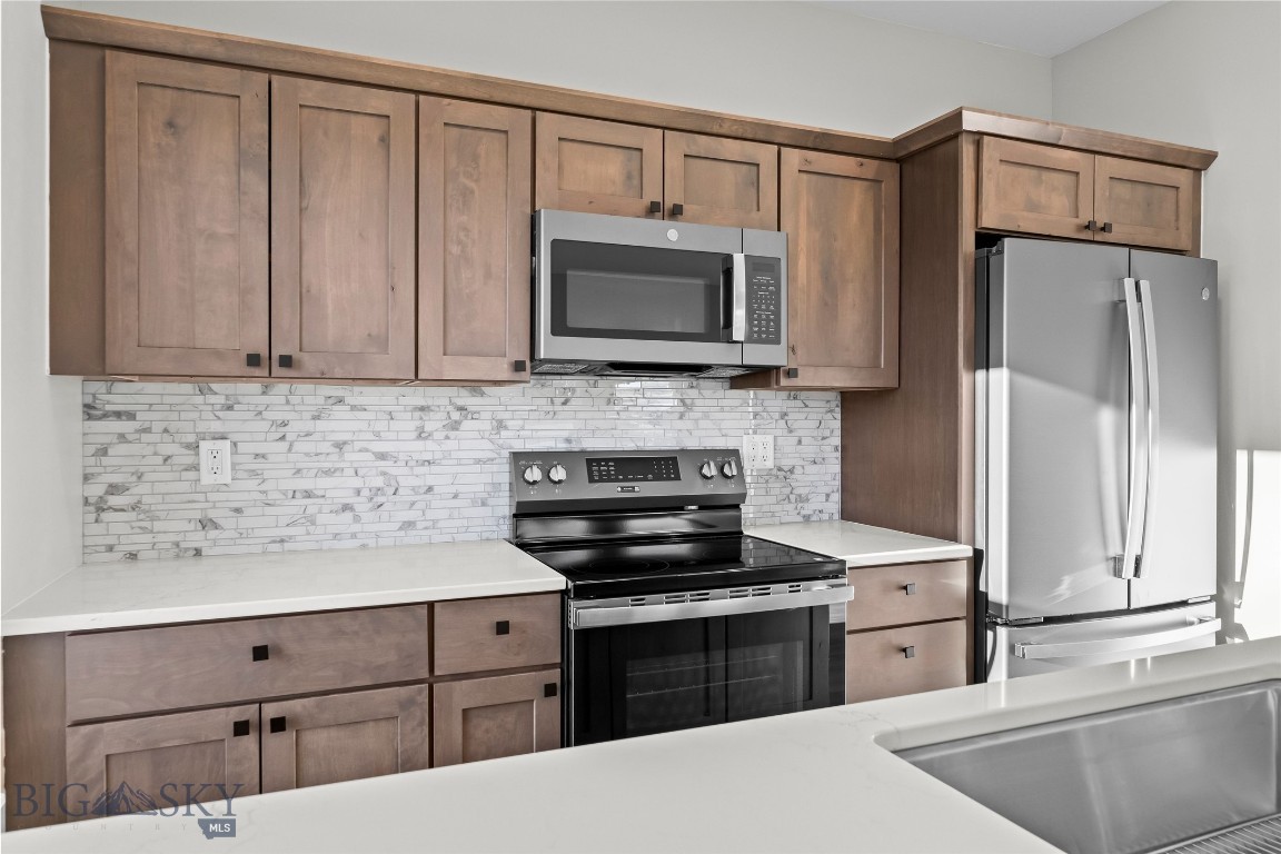 607 N L Street Property Photo 11