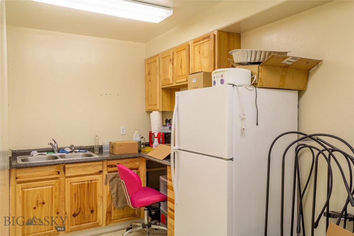 3390 Colton Drive B Property Photo 14