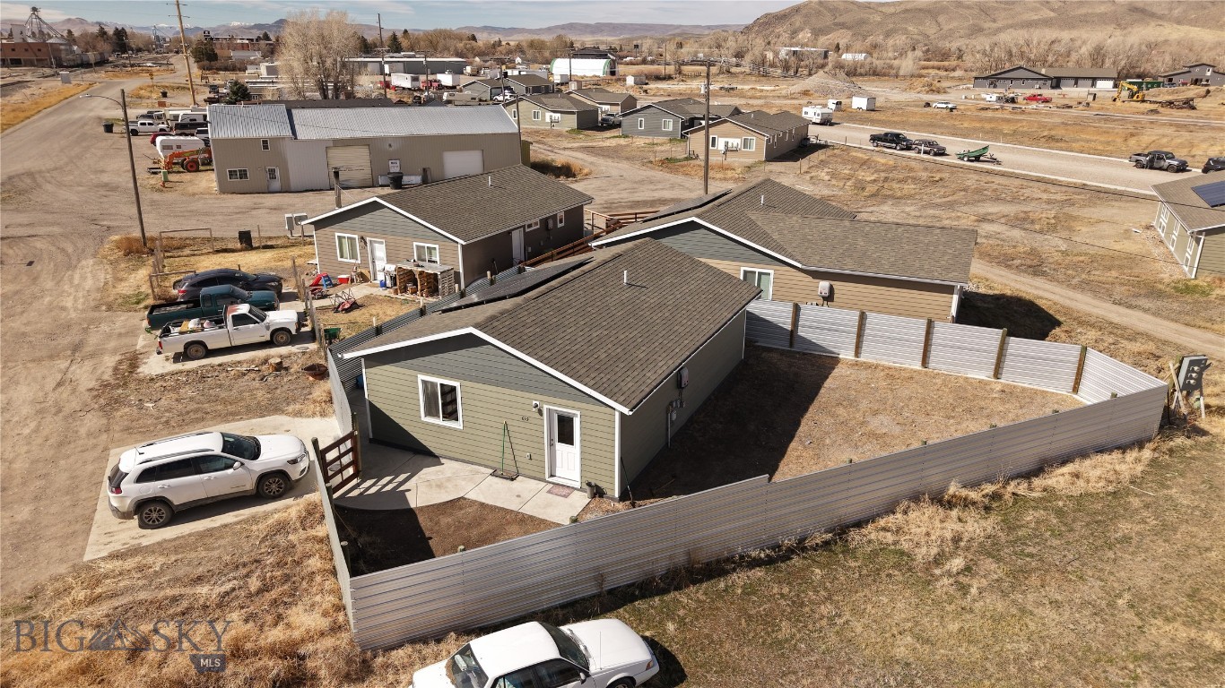 619 N Railroad Property Photo 2
