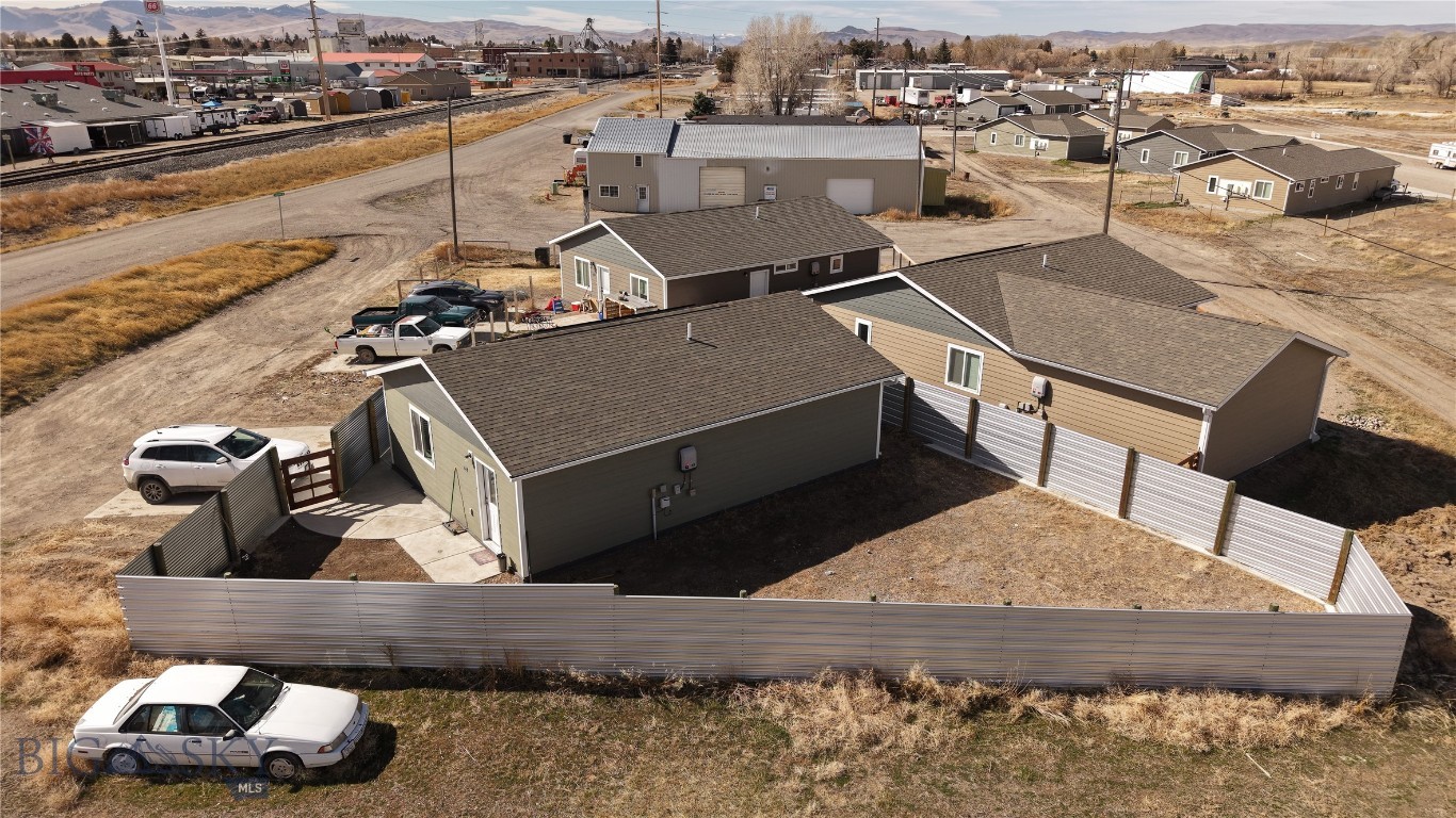 619 N Railroad Property Photo 3