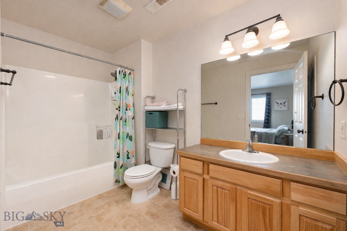 935 Forestglen Drive 3 Property Photo 13