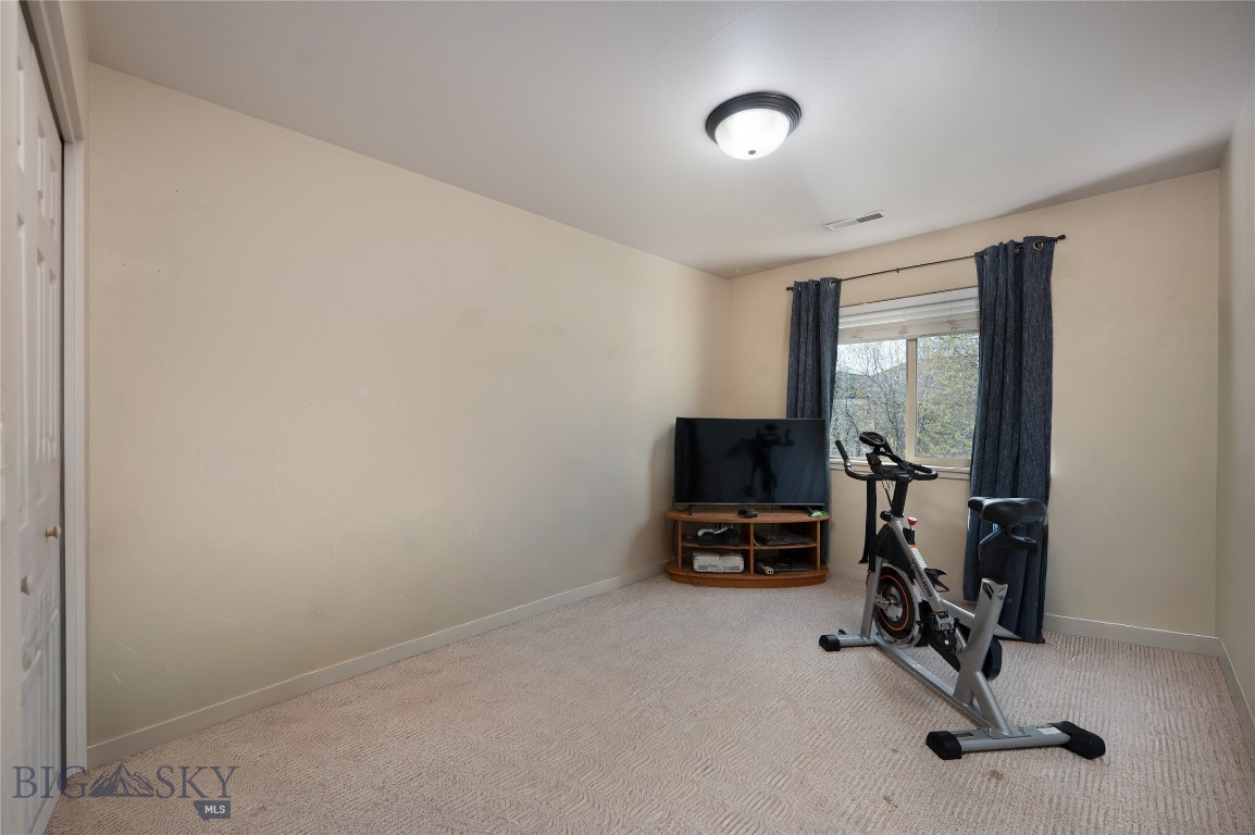 935 Forestglen Drive 3 Property Photo 15