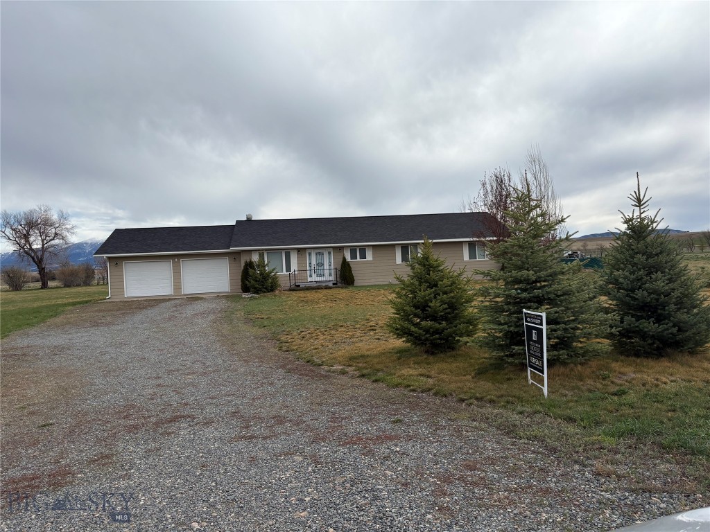 13 Sharon Loop Property Photo 2