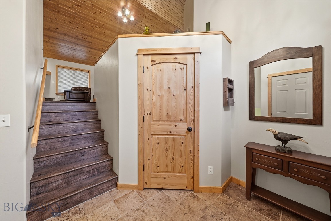 305 Lewis Avenue Property Photo 8