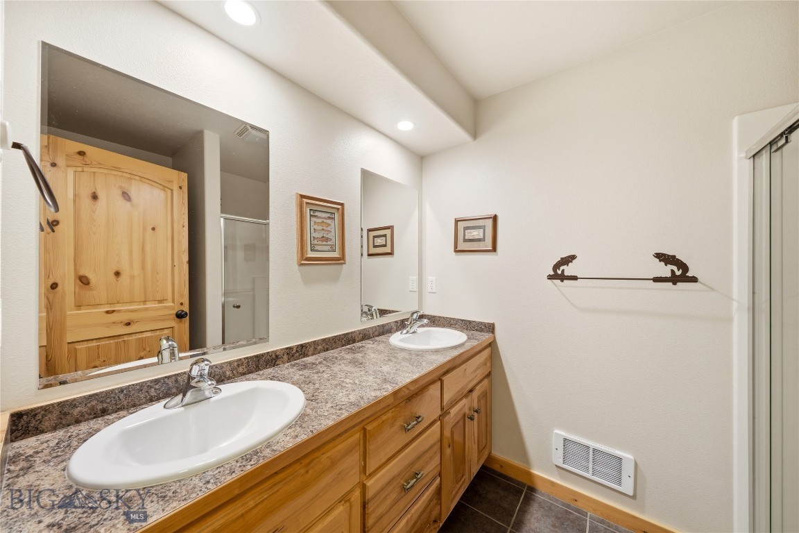 305 Lewis Avenue Property Photo 9