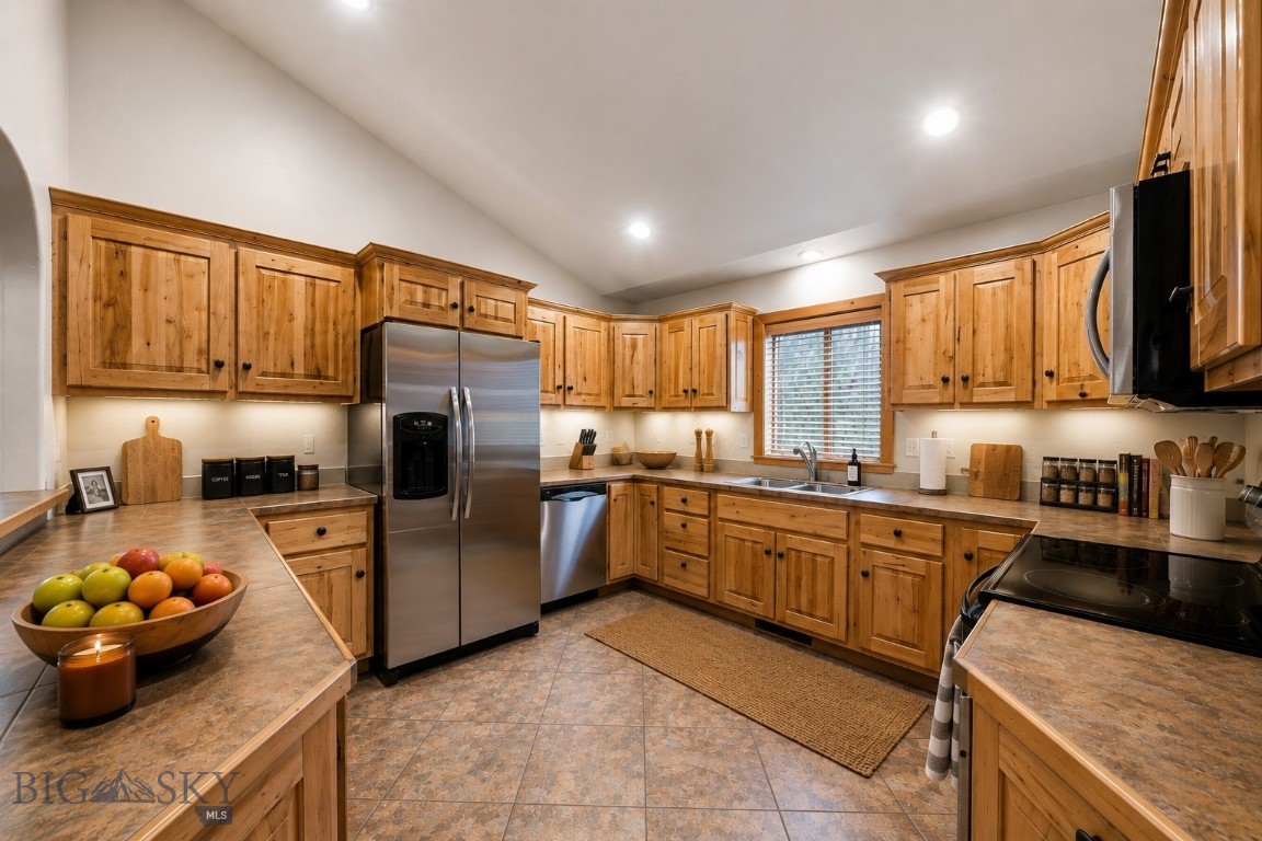 305 Lewis Avenue Property Photo 29