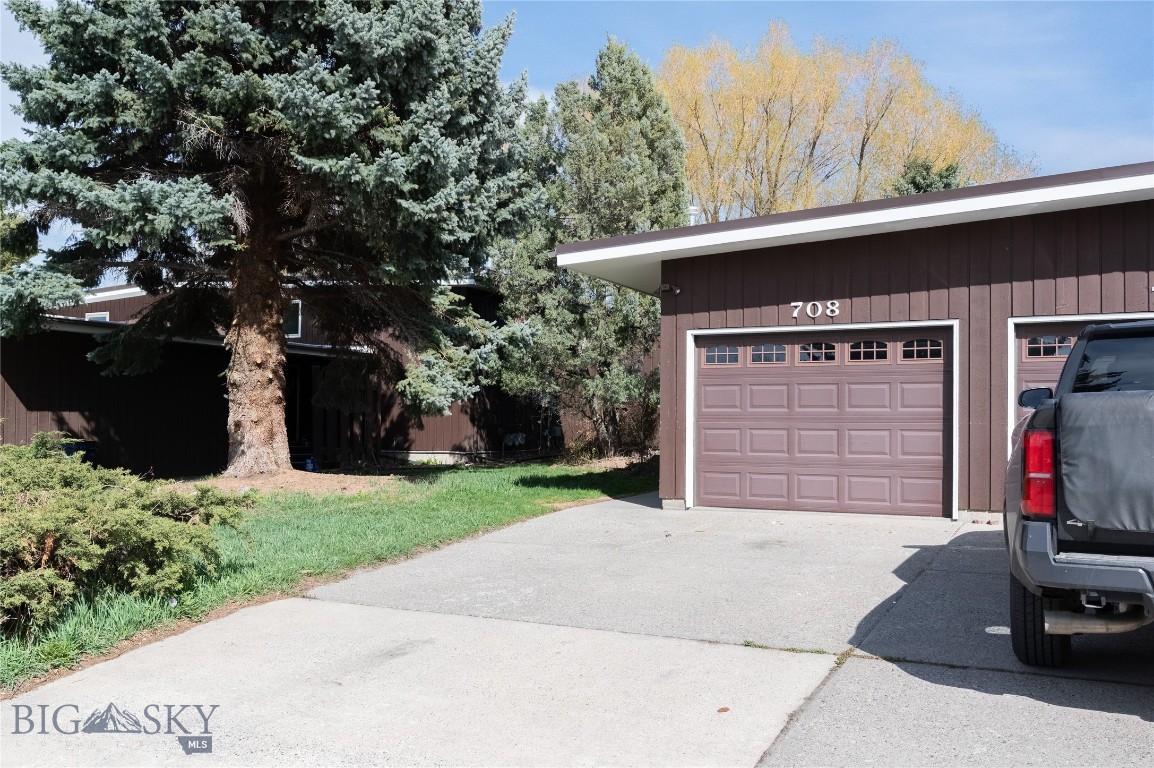 708 S 16th Avenue D Property Photo 3