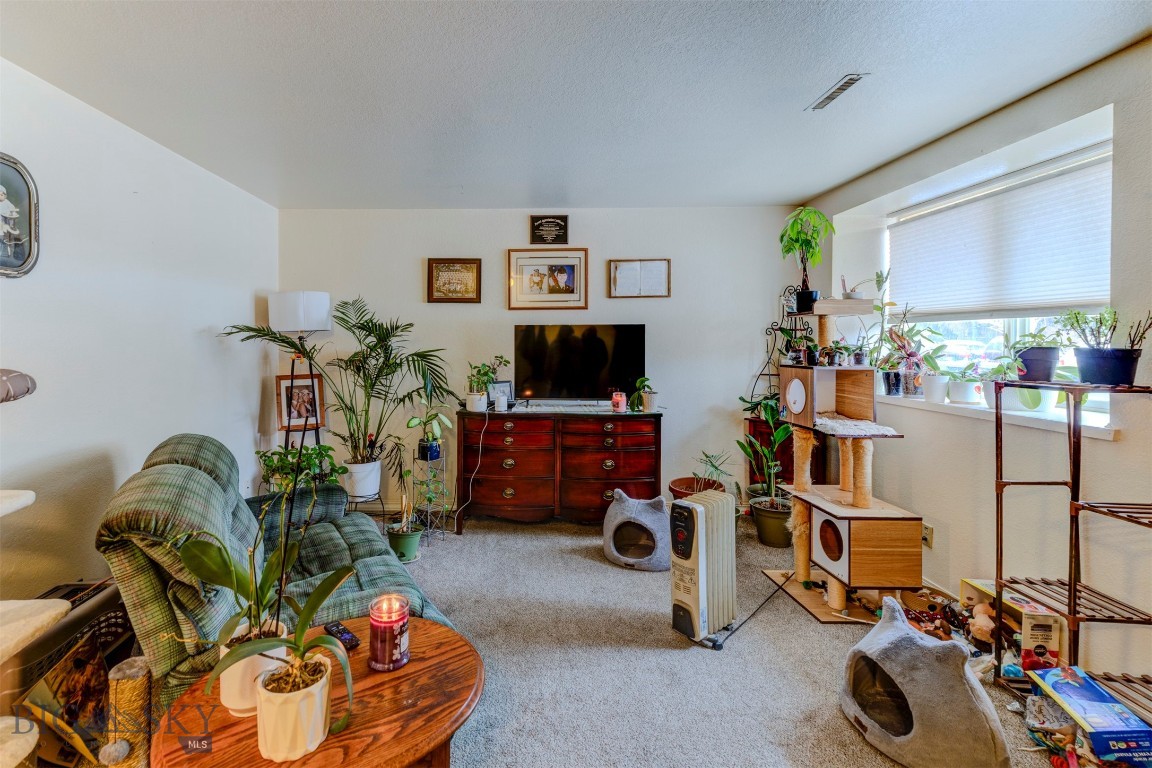 332 S Main Street Property Photo 9