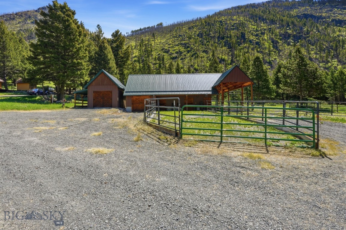 1105 South Boulder Rd Property Photo 3