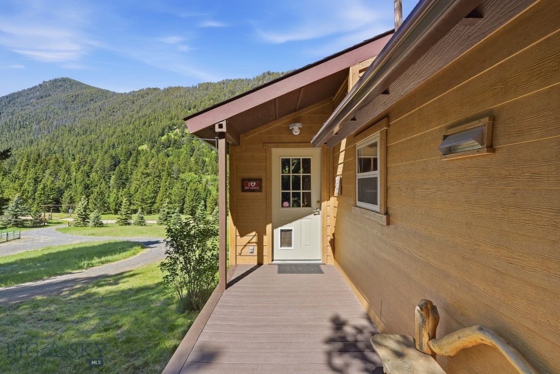 1105 South Boulder Rd Property Photo 6