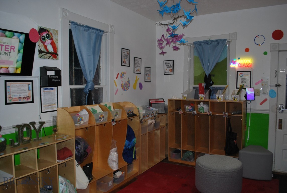 324 S Main Street Property Photo 6